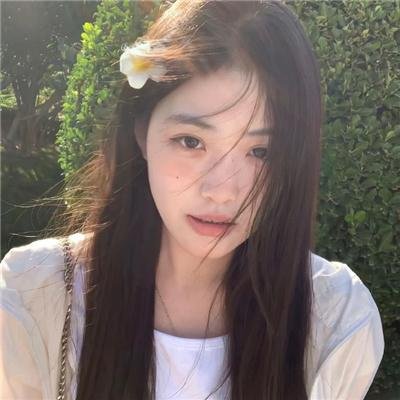 圆月映花都